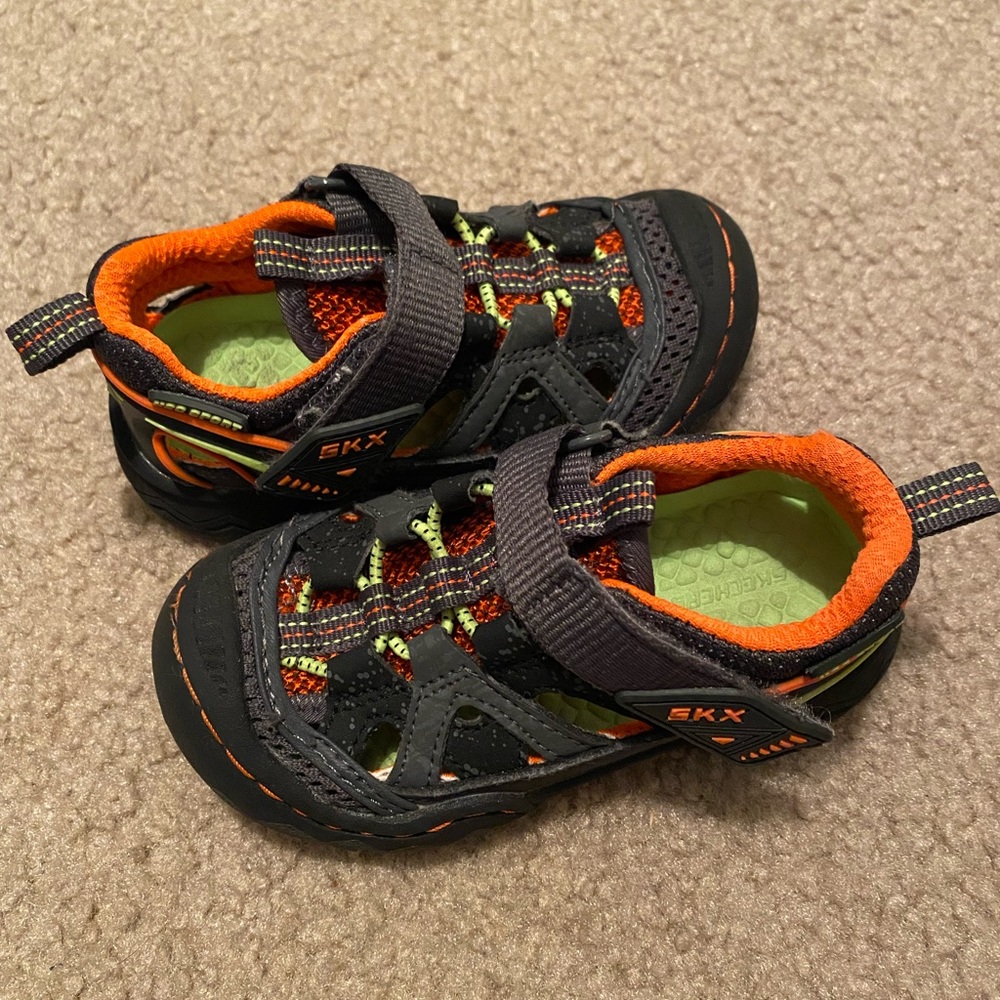 Sketchers Toddler sandals size 6